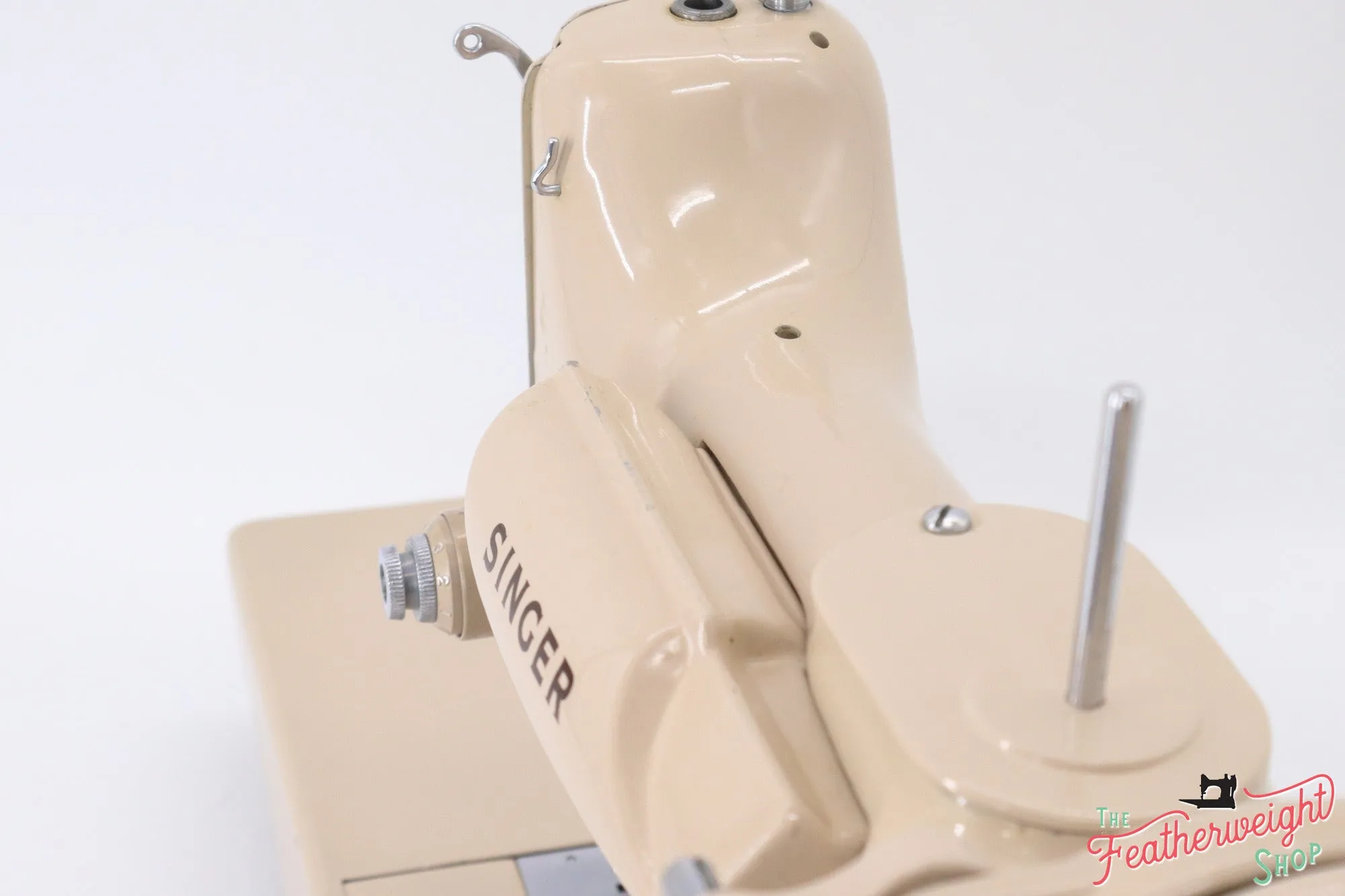 Singer Featherweight 221J Sewing Machine, Tan - JE156***