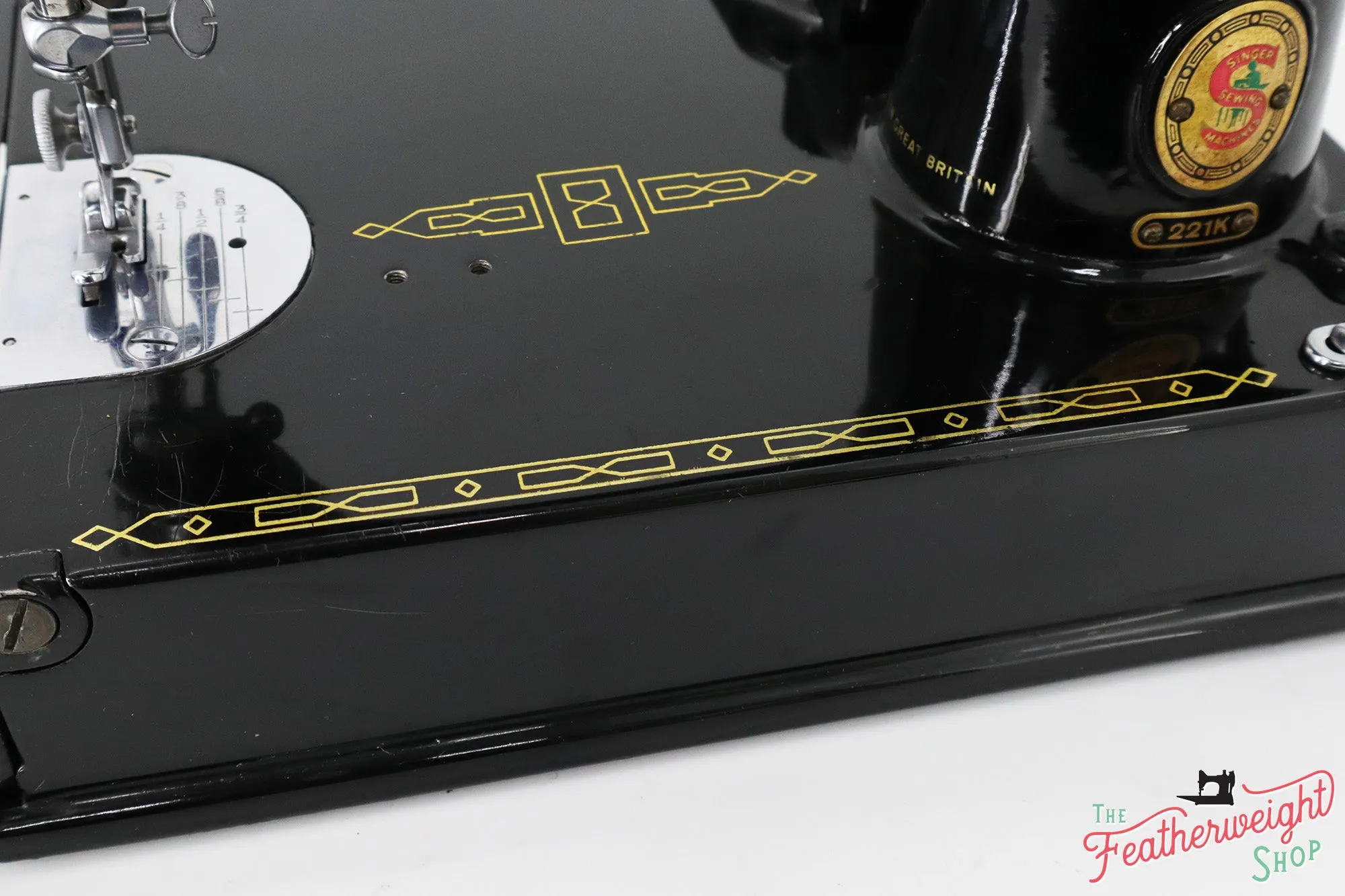 Singer Featherweight 221K Sewing Machine, RED "S" - ES653***